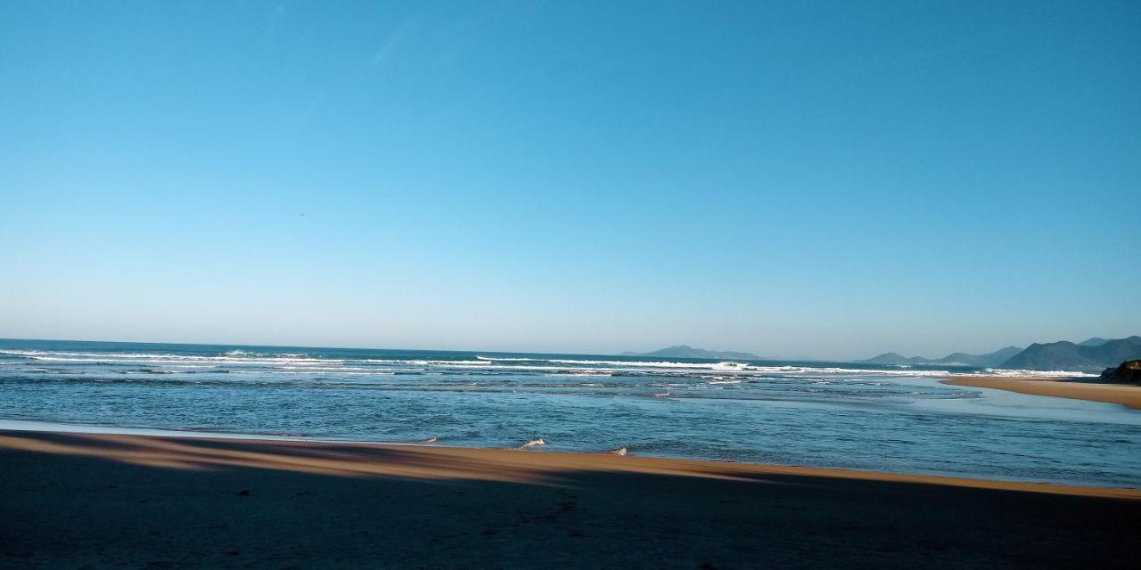 Casa Na Praia Da Pinheira 팔호카 외부 사진